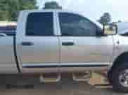2006 Dodge 2500 SLT z VIN 3D7KS28C56G230754, wystawiony jako IAAI lot #42592648 z przebiegiem 249 239 mil mil oraz . Historia ofert i sprzedaży dostępna na DreamBid. Obrazek 13.