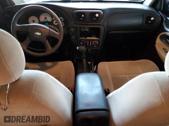 2005 Chevrolet TrailBlazer LT z VIN 1GNDT13S352108675, wystawiony jako Copart lot #81229465 z przebiegiem 82 120 mil mil oraz Czysty tytuł • Clean title. Historia ofert i sprzedaży dostępna na DreamBid. Obrazek 8.