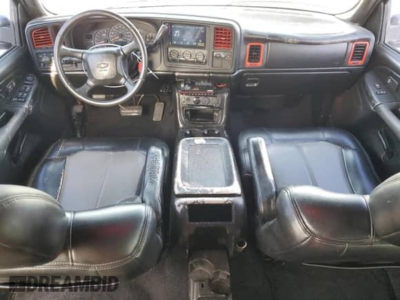 2002 Chevrolet Tahoe LT с VIN 1GNEC13Z82R280284, выставлен на аукционе Copart как лот 70158245 с пробегом 192 291 миль миль и Списание • Salvage title. История ставок и продаж доступна на DreamBid. Изображение 8.