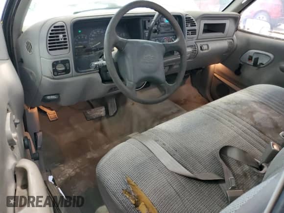 2000 Chevrolet Silverado 3500 z VIN 1GCGC34R0YR137348, wystawiony jako Copart lot #83834885 z przebiegiem 147 680 mil mil oraz Czysty tytuł • Clean title. Historia ofert i sprzedaży dostępna na DreamBid. Obrazek 8.
