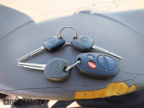 2004 Toyota Sienna XLE z VIN 5TDBA22C84S022081, wystawiony jako IAAI lot #43045202 z przebiegiem 134 748 mil mil oraz . Historia ofert i sprzedaży dostępna na DreamBid. Obrazek 11.