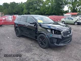 2020 Kia Sorento L with VIN 5XYPG4A35LG700802, listed as a IAAI auction lot 42508178 with 95,000 mi miles and . Bid and sale history available at DreamBid. Image 1.