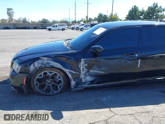 2019 Chrysler 300 Touring с VIN 2C3CCAAG3KH740652, выставлен на аукционе IAAI как лот 43158847 с пробегом 74 744 миль миль и . История ставок и продаж доступна на DreamBid. Изображение 17.