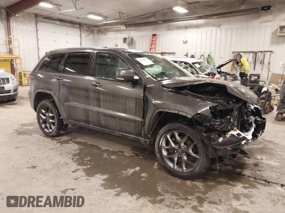 2021 Jeep Grand Cherokee 80th Anniversary z VIN 1C4RJFBG2MC736010, wystawiony jako IAAI lot #41355729 z przebiegiem 45 588 mil mil oraz . Historia ofert i sprzedaży dostępna na DreamBid. Obrazek 1.