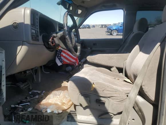 2000 Chevrolet Silverado 2500 LS z VIN 1GCGK29U6YE230425, wystawiony jako Copart lot #60396665 z przebiegiem Nie podano mil oraz Szkoda całkowita • Salvage title. Historia ofert i sprzedaży dostępna na DreamBid. Obrazek 7.