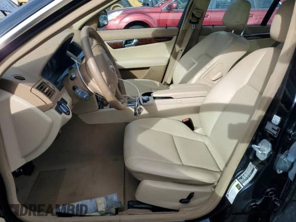 2008 Mercedes-Benz C 300 Sport с VIN WDDGF81X18F100677, выставлен на аукционе Copart как лот 82078025 с пробегом Не указан миль и Списание • Salvage title. История ставок и продаж доступна на DreamBid. Изображение 7.
