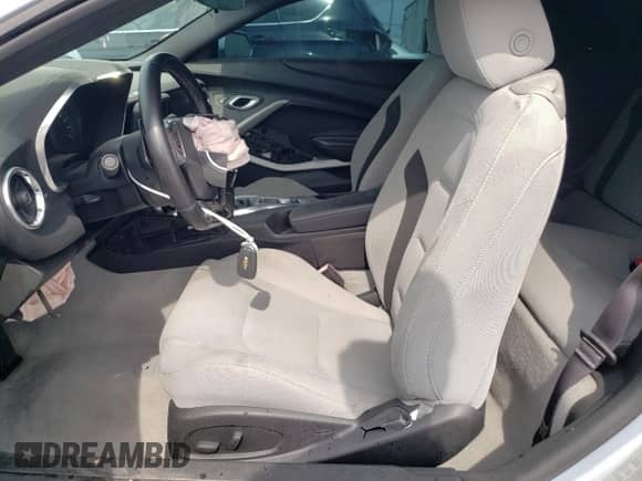 2017 Chevrolet Camaro 1LT z VIN 1G1FB3DX0H0150014, wystawiony jako Copart lot #57067995 z przebiegiem 39 725 mil mil oraz Szkoda całkowita • Salvage title. Historia ofert i sprzedaży dostępna na DreamBid. Obrazek 7.