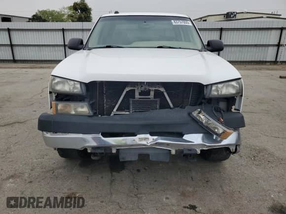 2004 Chevrolet Silverado 2500HD LS z VIN 1GCHK23U04F194278, wystawiony jako Copart lot #83757055 z przebiegiem 261 583 mil mil oraz Czysty tytuł • Clean title. Historia ofert i sprzedaży dostępna na DreamBid. Obrazek 5.