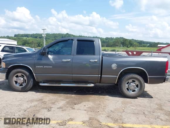 2003 Dodge 2500 ST z VIN 3D7KA28623G804249, wystawiony jako IAAI lot #42717996 z przebiegiem 194 557 mil mil oraz . Historia ofert i sprzedaży dostępna na DreamBid. Obrazek 14.