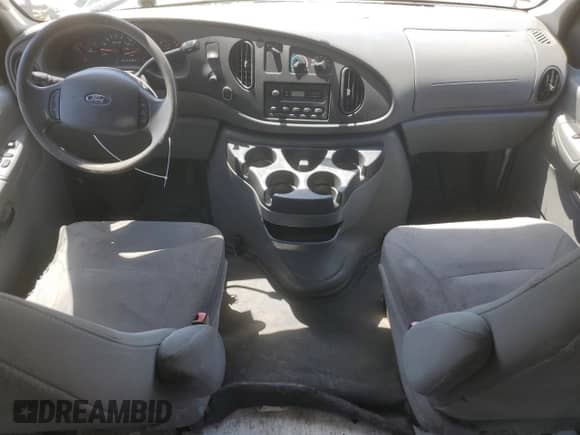 2008 Ford Econoline Cargo Commercial z VIN 1FTSE34L28DA94192, wystawiony jako Copart lot #57336625 z przebiegiem 204 611 mil mil oraz Czysty tytuł • Clean title. Historia ofert i sprzedaży dostępna na DreamBid. Obrazek 8.