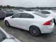 2017 Volvo S60 Inscription с VIN LYV402HKXHB148240, выставлен на аукционе IAAI как лот 41618292 с пробегом 77 870 миль миль и . История ставок и продаж доступна на DreamBid. Изображение 14.