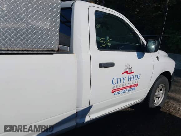 2018 Ram 1500 Tradesman z VIN 3C6JR6DG2JG250882, wystawiony jako IAAI lot #42892802 z przebiegiem 281 725 mil mil oraz . Historia ofert i sprzedaży dostępna na DreamBid. Obrazek 13.