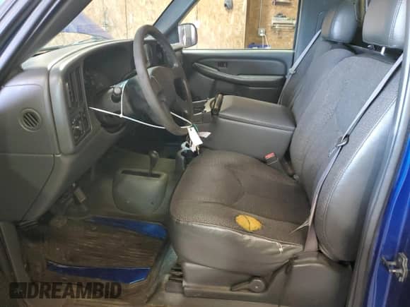 2003 GMC Sierra 1500 SLE z VIN 1GTEK14V33Z206988, wystawiony jako Copart lot #65412525 z przebiegiem 209 061 mil mil oraz Czysty tytuł • Clean title. Historia ofert i sprzedaży dostępna na DreamBid. Obrazek 7.