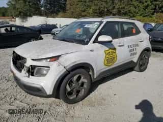 2021 Hyundai Venue SEL z VIN KMHRC8A36MU120465, wystawiony jako Copart lot #89812905 z przebiegiem 345 011 mil mil oraz Czysty tytuł • Clean title. Historia ofert i sprzedaży dostępna na DreamBid. Obrazek 1.