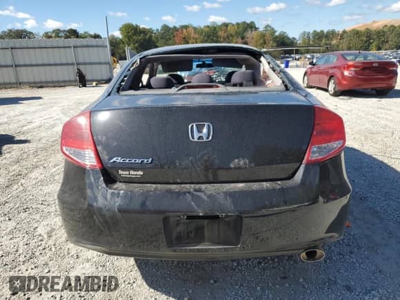 2012 Honda Accord LX-S z VIN 1HGCS1B38CA001935, wystawiony jako Copart lot #84875815 z przebiegiem Nie podano mil oraz Szkoda całkowita • Salvage title. Historia ofert i sprzedaży dostępna na DreamBid. Obrazek 6.