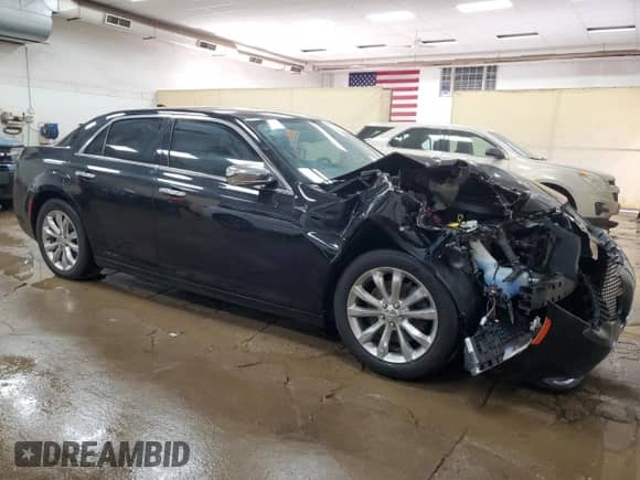 2018 Chrysler 300 Limited z VIN 2C3CCAKGXJH137775, wystawiony jako Copart lot #62379205 z przebiegiem Nie podano mil oraz Czysty tytuł • Clean title. Historia ofert i sprzedaży dostępna na DreamBid. Obrazek 4.