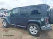 2007 Jeep Wrangler Unlimited Sahara z VIN 1J4GA591X7L117415, wystawiony jako IAAI lot #42509979 z przebiegiem 96 192 mil mil oraz . Historia ofert i sprzedaży dostępna na DreamBid. Obrazek 15.