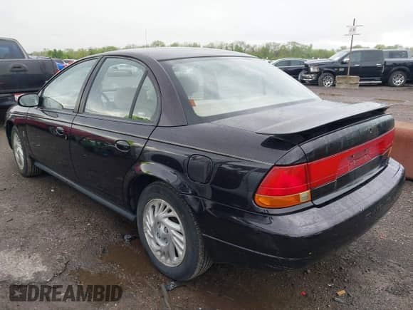 1999 Saturn SL z VIN 1G8ZK5272XZ263163, wystawiony jako IAAI lot #42180002 z przebiegiem 138 463 mil mil oraz . Historia ofert i sprzedaży dostępna na DreamBid. Obrazek 3.