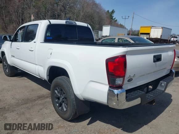 2021 Toyota Tacoma SR5 z VIN 3TMDZ5BN4MM118505, wystawiony jako IAAI lot #41920089 z przebiegiem 30 693 mil mil oraz . Historia ofert i sprzedaży dostępna na DreamBid. Obrazek 3.