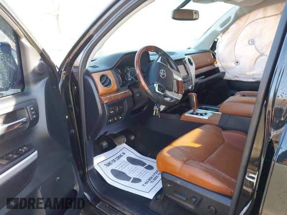 2017 Toyota Tundra Platinum с VIN 5TFAY5F16HX658385, выставлен на аукционе IAAI как лот 41384587 с пробегом 43 189 миль миль и . История ставок и продаж доступна на DreamBid. Изображение 5.