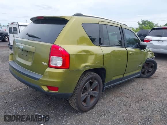 2012 Jeep Compass Sport z VIN 1C4NJDBB8CD577395, wystawiony jako IAAI lot #42768124 z przebiegiem 127 518 mil mil oraz . Historia ofert i sprzedaży dostępna na DreamBid. Obrazek 4.
