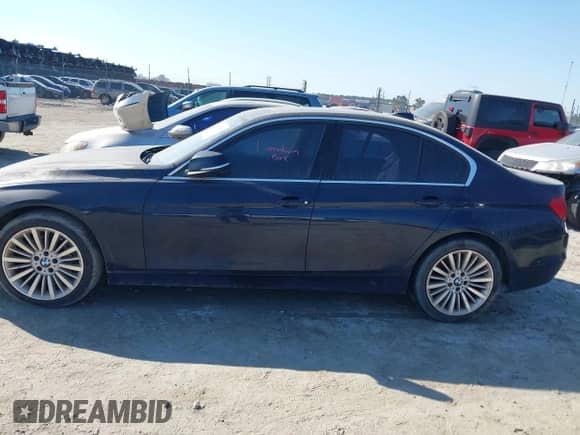 2014 BMW 3 Series 335i с VIN WBA3A9C54EF477943, выставлен на аукционе IAAI как лот 41632554 с пробегом 102 273 миль миль и . История ставок и продаж доступна на DreamBid. Изображение 14.