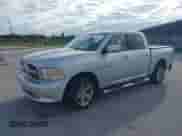 2009 Dodge 1500 SLT с VIN 1D3HB13T79S751145, выставлен на аукционе IAAI как лот 43574736 с пробегом 163 838 миль миль и . История ставок и продаж доступна на DreamBid. Изображение 2.