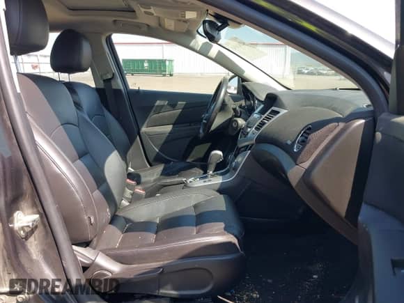 2015 Chevrolet Cruze Diesel z VIN 1G1P75SZ6F7170844, wystawiony jako IAAI lot #42082654 z przebiegiem 99 033 mil mil oraz . Historia ofert i sprzedaży dostępna na DreamBid. Obrazek 5.