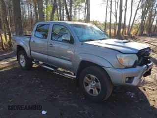 2015 Toyota Tacoma PreRunner z VIN 3TMJU4GNXFM191580, wystawiony jako IAAI lot #41216357 z przebiegiem 78 490 mil mil oraz . Historia ofert i sprzedaży dostępna na DreamBid. Obrazek 1.
