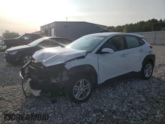 2021 Hyundai Kona SE z VIN KM8K12AA6MU602727, wystawiony jako Copart lot #71481895 z przebiegiem 79 618 mil mil oraz Nie do naprawy • Non repairable. Historia ofert i sprzedaży dostępna na DreamBid. Obrazek 1.