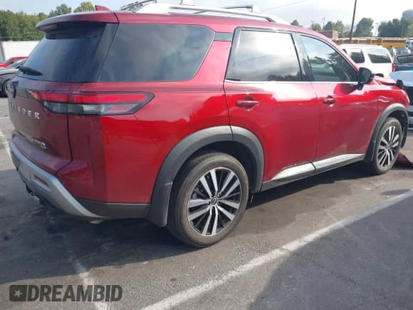 2025 Nissan Pathfinder Platinum z VIN 5N1DR3DJXSC200781, wystawiony jako IAAI lot #43269879 z przebiegiem 12 059 mil mil oraz . Historia ofert i sprzedaży dostępna na DreamBid. Obrazek 4.