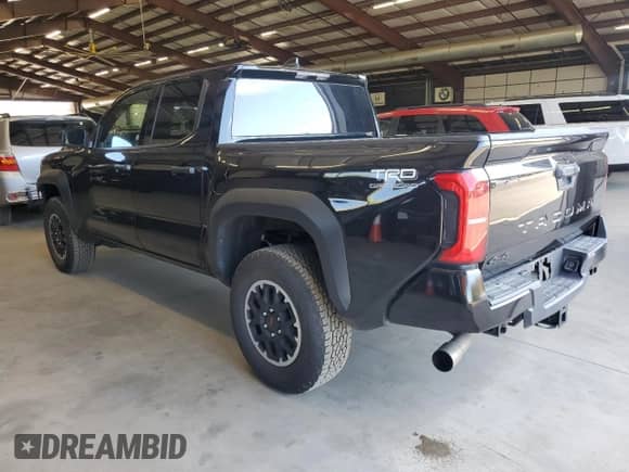 2025 Toyota Tacoma TRD Off Road z VIN 3TMLB5JN1SM116046, wystawiony jako Copart lot #85825835 z przebiegiem 13 259 mil mil oraz Czysty tytuł • Clean title. Historia ofert i sprzedaży dostępna na DreamBid. Obrazek 2.