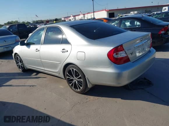 2002 Toyota Camry XLE с VIN 4T1BF32K72U529217, выставлен на аукционе IAAI как лот 43453820 с пробегом 258 156 миль миль и . История ставок и продаж доступна на DreamBid. Изображение 3.