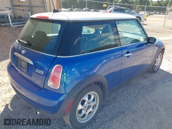 2005 MINI Hardtop с VIN WMWRC335X5TK61260, выставлен на аукционе IAAI как лот 43364075 с пробегом 64 999 миль миль и . История ставок и продаж доступна на DreamBid. Изображение 4.