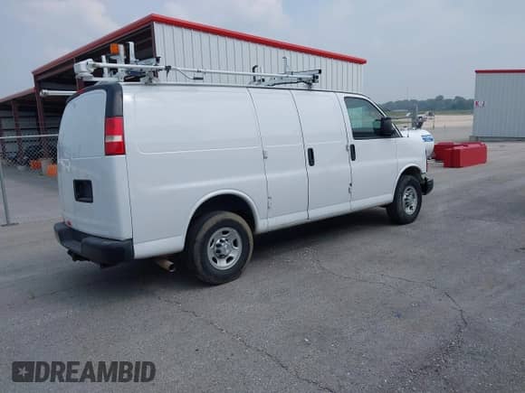 2016 Chevrolet Express Cargo z VIN 1GCWGAFF1G1148234, wystawiony jako IAAI lot #42650015 z przebiegiem 89 796 mil mil oraz . Historia ofert i sprzedaży dostępna na DreamBid. Obrazek 4.