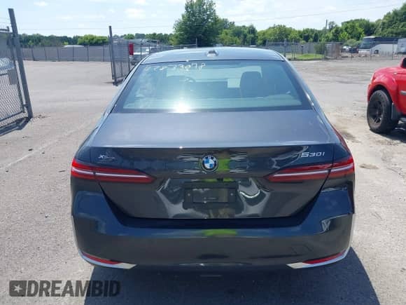 2024 BMW 5 Series 530i xDrive с VIN WBA53FJ09RCR00872, выставлен на аукционе IAAI как лот 42833078 с пробегом 28 602 миль миль и . История ставок и продаж доступна на DreamBid. Изображение 16.