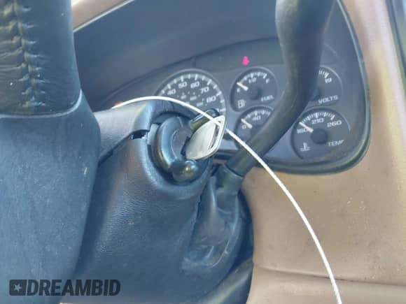 2000 Chevrolet Silverado 1500 LS с VIN 1GCEC14T5YZ212150, выставлен на аукционе IAAI как лот 41552486 с пробегом Не указан миль и . История ставок и продаж доступна на DreamBid. Изображение 11.