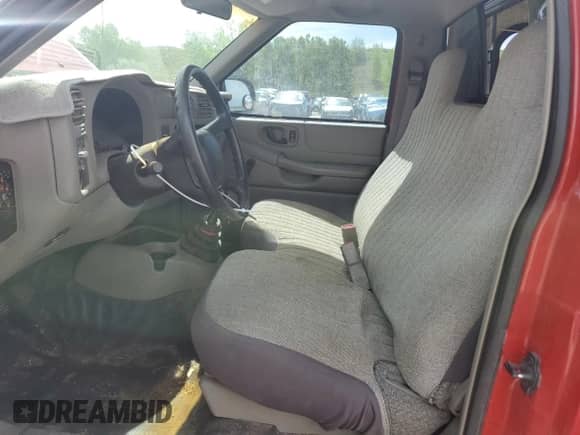 1999 Chevrolet S-10 с VIN 1GCCS1447X8104331, выставлен на аукционе Copart как лот 56427895 с пробегом Не указан миль и Списание • Salvage title. История ставок и продаж доступна на DreamBid. Изображение 7.