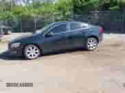2016 Volvo S60 T5 Drive-E Premier z VIN YV126MFK8G2412344, wystawiony jako IAAI lot #42108519 z przebiegiem 129 579 mil mil oraz . Historia ofert i sprzedaży dostępna na DreamBid. Obrazek 2.