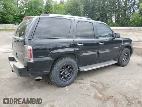 2004 Cadillac Escalade with VIN 1GYEC63T54R223958, listed as a Copart auction lot 56129655 with 205,062 mi miles and Clean title. Bid and sale history available at DreamBid. Image 3.