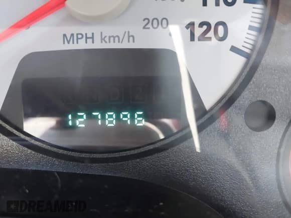 2008 Dodge 1500 ST z VIN 1D7HA18K08J205373, wystawiony jako IAAI lot #42103871 z przebiegiem 127 896 mil mil oraz . Historia ofert i sprzedaży dostępna na DreamBid. Obrazek 16.