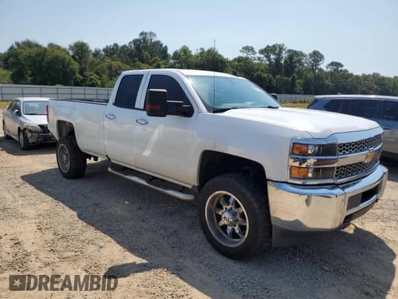 2019 Chevrolet Silverado 2500HD Work Truck with VIN 2GC2CREG9K1149525, listed as a Copart auction lot 80132595 with 267,000 mi miles and Salvage title. Bid and sale history available at DreamBid. Image 4.