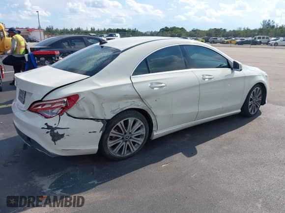 2018 Mercedes-Benz CLA 250 с VIN WDDSJ4EB0JN586457, выставлен на аукционе IAAI как лот 43046695 с пробегом 103 409 миль миль и . История ставок и продаж доступна на DreamBid. Изображение 4.
