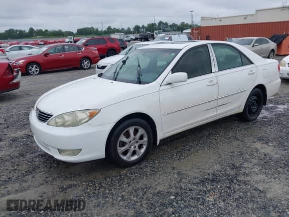 2005 Toyota Camry LE with VIN 4T1BF30K05U085637, listed as a IAAI auction lot 42912566 with 230,456 mi miles and . Bid and sale history available at DreamBid. Image 2.