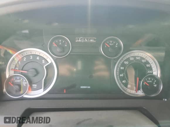 2016 Ram 1500 Outdoorsman z VIN 1C6RR7GM4GS420168, wystawiony jako Copart lot #71520515 z przebiegiem 252 934 mil mil oraz Czysty tytuł • Clean title. Historia ofert i sprzedaży dostępna na DreamBid. Obrazek 9.