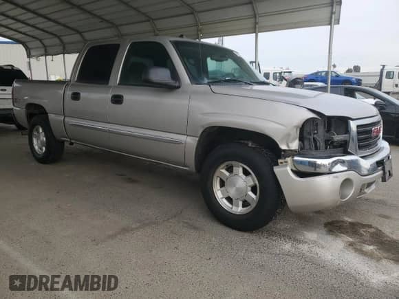 2004 GMC Sierra 1500 SLT with VIN 2GTEK13T941337465, listed as a Copart auction lot 81636344 with 201,634 mi miles and Salvage title. Bid and sale history available at DreamBid. Image 4.