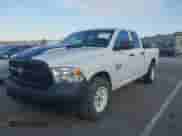 2019 Ram 1500 Express z VIN 1C6RR7FG3KS566209, wystawiony jako IAAI lot #43400518 z przebiegiem 147 616 mil mil oraz . Historia ofert i sprzedaży dostępna na DreamBid. Obrazek 2.