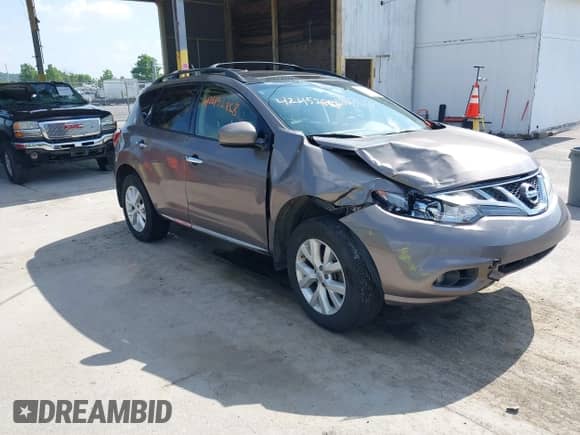 2013 Nissan Murano SV с VIN JN8AZ1MW4DW317771, выставлен на аукционе IAAI как лот 42452868 с пробегом 176 335 миль миль и . История ставок и продаж доступна на DreamBid. Изображение 1.