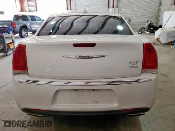 2016 Chrysler 300 Limited z VIN 2C3CCAAG1GH252940, wystawiony jako Copart lot #82216665 z przebiegiem 157 395 mil mil oraz Szkoda całkowita • Salvage title. Historia ofert i sprzedaży dostępna na DreamBid. Obrazek 6.