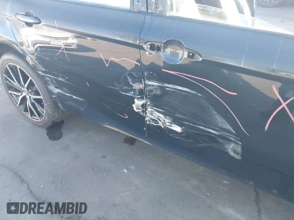 2021 Toyota Camry SE Nightshade z VIN 4T1G11AK1MU532174, wystawiony jako IAAI lot #43458375 z przebiegiem 53 698 mil mil oraz . Historia ofert i sprzedaży dostępna na DreamBid. Obrazek 18.